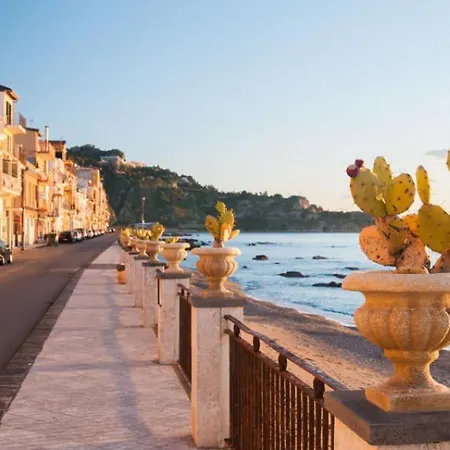 House Naxos Апартаменты