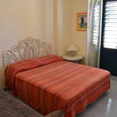 Апартаменти House Naxos