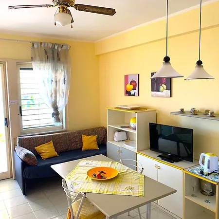 House Naxos Апартаменти *